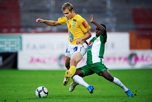  Petter Lennartsson, Jönköping, tacklas av Maic Sema, Hammarby.