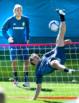 Fotbollstennis, Kim Källström cykelsparkar, Ola Toivonen