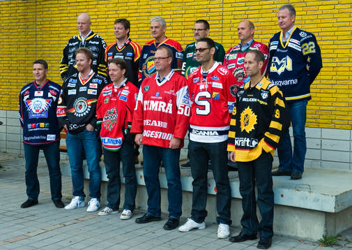 Bakre raden från vänster: Roger Melin, tränare, AIK,