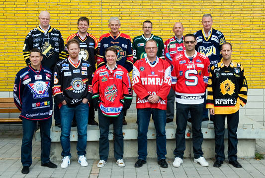 Bakre raden från vänster: Roger Melin, tränare, AIK,