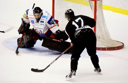 Jens Holmström, målvakt, Oskarshamn räddar när Lucas