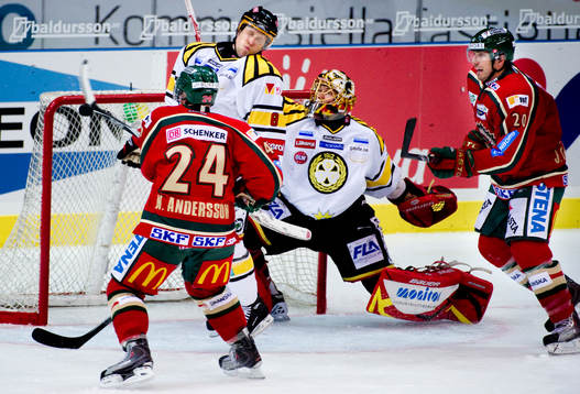 Niklas Andersson, Frölunda slår pucken på tennis mot