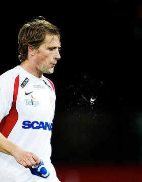 Göran Marklund, Assyriska, lämnar planen och spottar