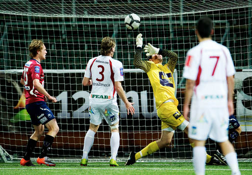  Magnus Bahne, målvakt, Assyriska, slarvar med bollen i en situation som leder till 1-3.
