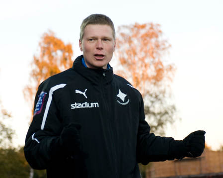  Norrköping firar det allsvenska kontraktet, Göran Bergort, tränare, jublar när slutsignalen ljuder. Jubel, glädje.