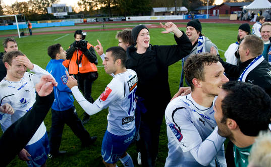  Norrköping firar det allsvenska kontraktet. Jubel, glädje.