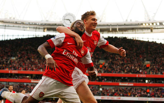  Alexandre Song, Arsenal, jubel med Nicklas Bendtner efter mål.

