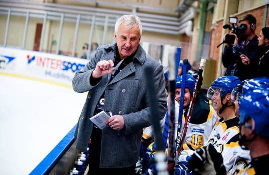 Ishockey, Sven Tumba Johansson hedras med en liten match