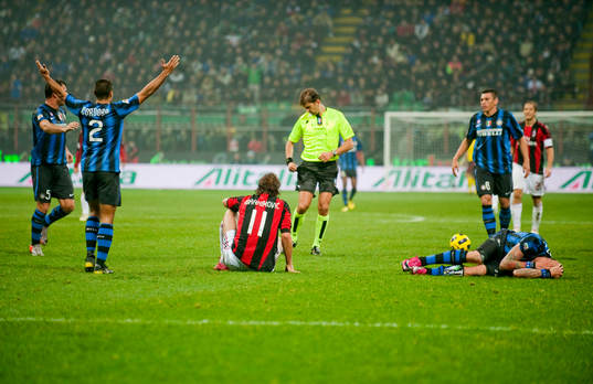 Zlatan Ibrahimovic, Milan knockar ner Marco Materazzi, Inter