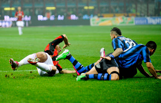 Zlatan Ibrahimovic, Milan blir fälld av Marco Materazzi