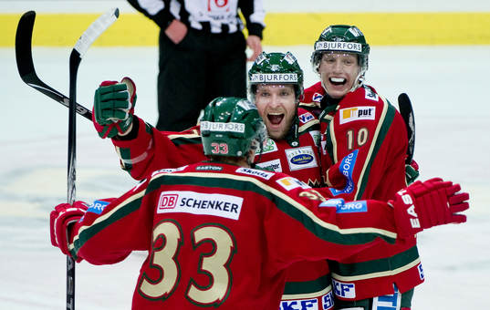 Mikko Mäenpää, Frölunda, gör 2-1, jubel Johan