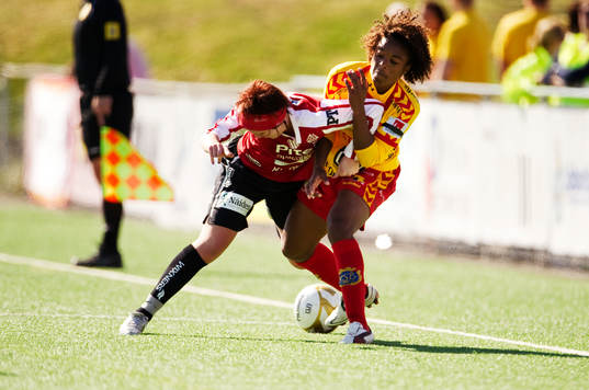 Erika Karlsson, Piteå, kämpar mot Elaine Estrella Moura,