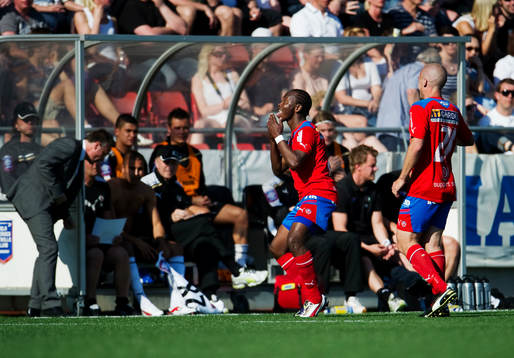 May Mahlangu, Helsingborg, dansar framför Örebros