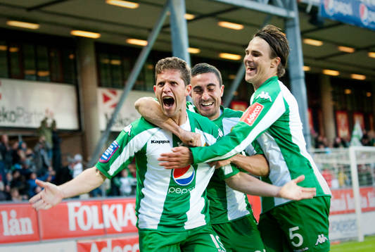  Paulinho Guara, Hammarby skriker ut sin glädje tillsammans med Fadi Malke och Robin Wikman efter 1-0. Jubel.