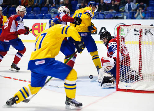 Robert Nilsson och Patrik Berglund, Sverige, oroar framför