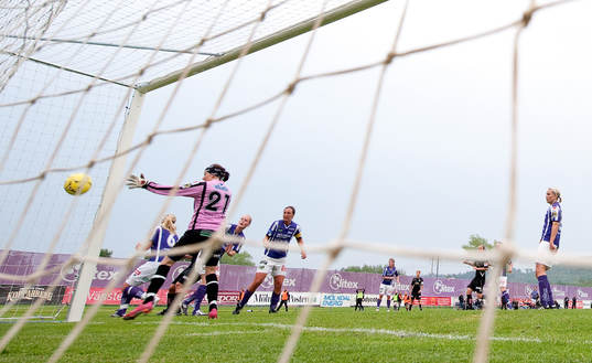 Johanna Almgren, Göteborg, gör matchens enda mål bakom