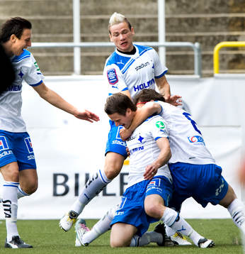  1-0, Gunnar Heidar Thorvaldsson, Norrköping, som grattas av Astrit Ajdarevic och Petru Racu, jubel, glädje.
