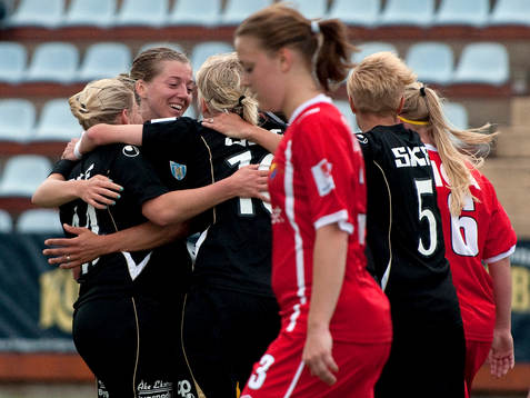  Jane Törnqvist, Göteborg, gör 1-0, jubel. Freja Hellenberg, Djurgården