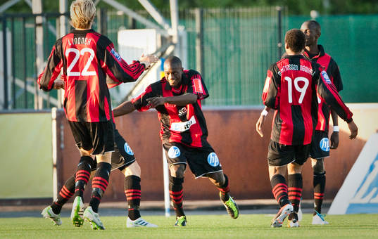 Aziz Corr Nyang, BP dansar lite i glädje