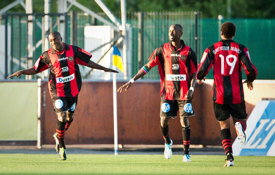 Aziz Corr Nyang, BP dansar lite i glädje