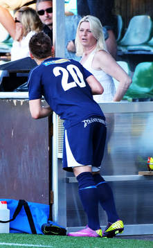  Anton Hysén, Utsiktens BK, pratar med mamma Helena Hysén.