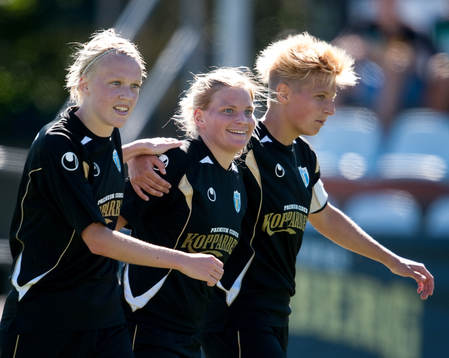  Jubel efter ett av dagens mål, Linnea Liljegärd, Sara Lindén, Lisa Ek, Göteborg