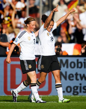  Melanie Behringer, Celia Okoyino Da Mbabi, Tyskland, jubel.