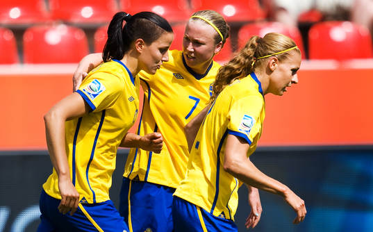  Jessica Landström, Sara Larsson, Charlotte Rohlin, Sverige, jubel. 1-0