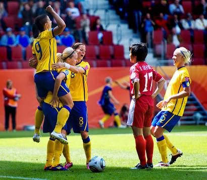  Jessica Landström, Lisa Dahlkvist, Lotta Schelin, Caroline Seger, Sverige, jubel.