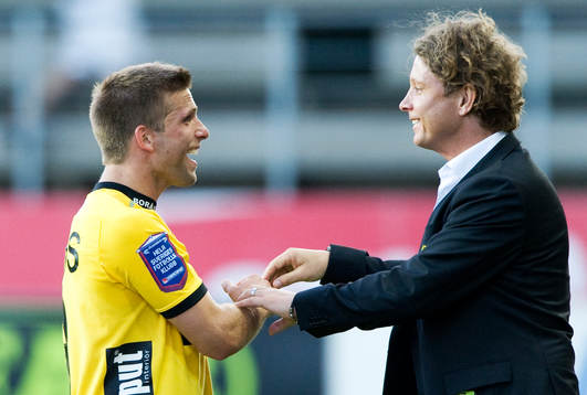 3-0 Anders Svensson grattas av Stefan Andreasson, sportchef
