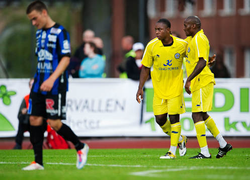  Matt Oakley och Lloyd Dyer, Leicester, efter 0-2-målet.