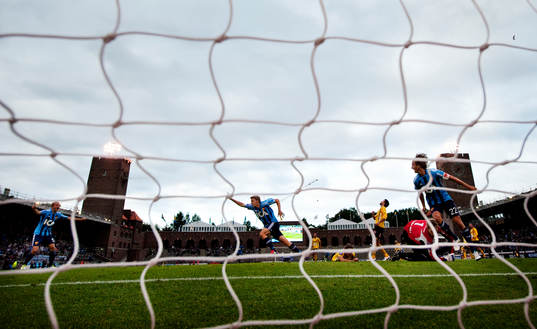  Petter Gustafsson, Johan Oremo och Philip Hellquist, Djurgården, jubel efter 1-0-målet.