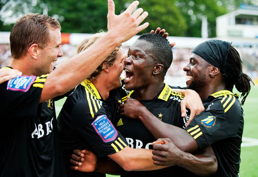  Robert Åhman Persson, Daniel Tjernström, Ibrahim Teteh Bangura och Martin Mutumba, AIK, jubel efter 0-3-målet.
