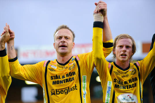 Marcus Ekenberg, och Anton Dahlström, Mjällby tackar