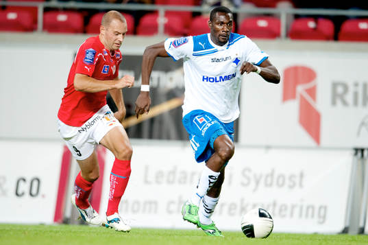  Stefan Larsson, Kalmar, Russell Mwafulirwa, Norrköping.