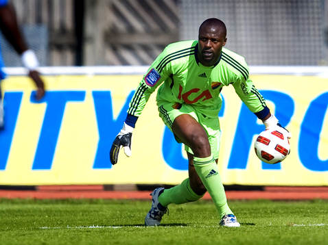 Pa Dembo Touray, måvakt