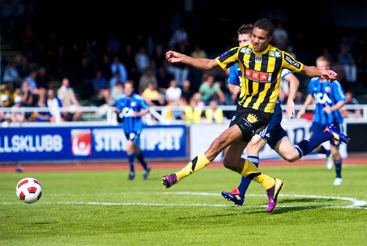  Mathias Ranégie, Häcken, skjuter 2-0