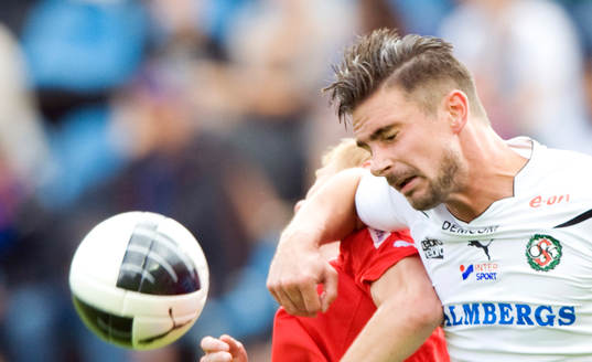 Här knockas Markus Holgersson, Helsingborg av Valdet Rama,