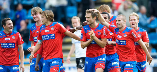  1-0 Hannu Patronen, Helsingborg, med ett drömmål. Jubel.