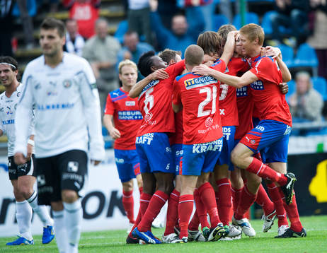  1-0 Hannu Patronen, Helsingborg, med ett drömmål. Jubel.