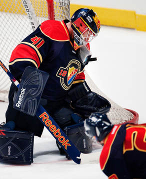 Gustaf Wesslau, målvakt, Djurgården, räddar ett skott