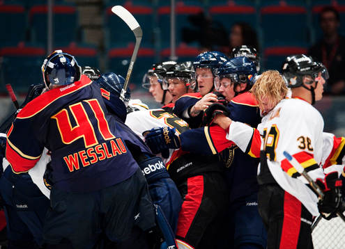 Gustaf Wesslau, målvakt, och Mario Kempe, Djurgården, och