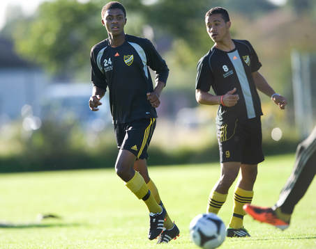  Chadley Jacobs och Sandile Hadebe, två sydafrikaner från Stars of Afrika.