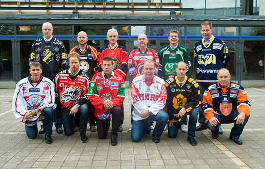 Bakre raden från vänster: Roger Melin, tränare, AIK,