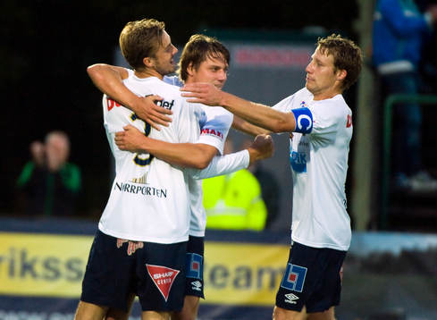  Daniel Theorin, Jakob Orlov och Daniel Bernhardsson, Gefle, jubel efter 1-0 på straff.