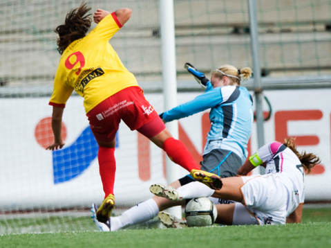 Straffsituationen som gav 1-2, Malmö-spelaren låser