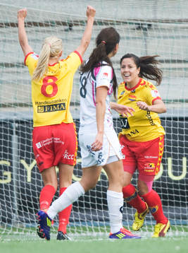  0-1 Madeleine Edlund, Tyresö, som grattas av Josefine Öqvist