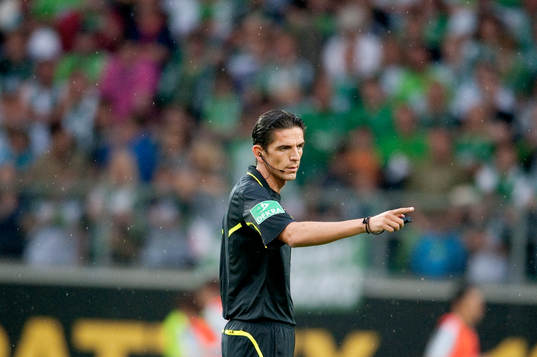 Deniz Aytekin, domare.