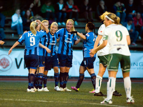  -  Djurgården: Målglädje, jubel efter kvittering1-1 av Mia Jalkerud, Djurgården.