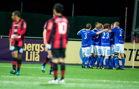  Målglädje efter Fredrik Holster, Sundsvall andra mål och 1-3. Jubel.